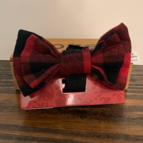 Woof & Whiskers pet bow tie Red flannel Velcro NWT - Picture 11 of 14